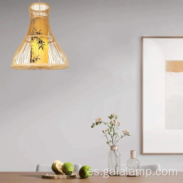 Lámpara colgante tipo farol de bambú con bambú